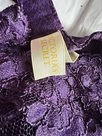 VICTORIA&rsquo;S SECRET VINTAGE ORIGINAL MIRACLE BRA LACE SET RED AND PURPLE 36C
