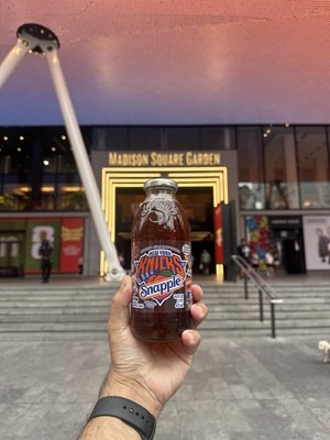 Snapple Peach Tea 16 fl oz New York Knicks Collectors Edition Bottle
