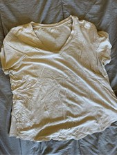 Old Navy Womens Cream V-Neck Short Sleeve Tee