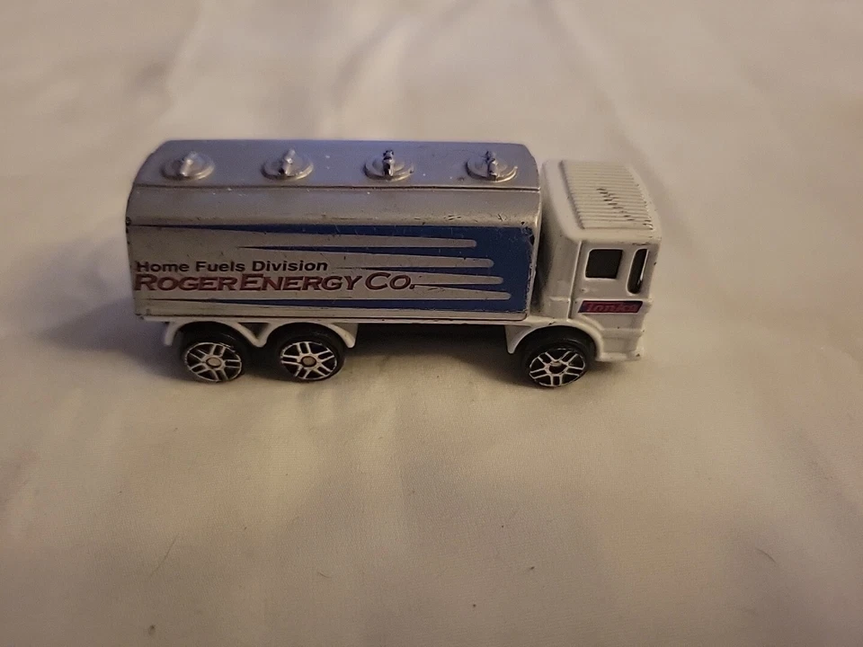 Camión cisterna Tonka Hasbro Maisto 2000 división de combustibles domésticos Roger Energy Co. Foto 3 de 4