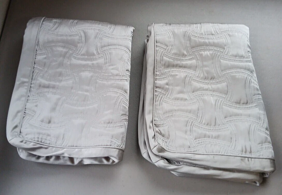 MACY'S ACOLCHADO (2) FUNDAS DE ALMOHADA CON CREMALLERA 18X26 Gris Plateado Satinado Acolchado LUJO Foto 2 de 4