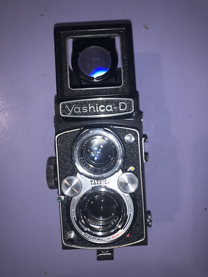 Yashica-D Camera / Yashikor 80mm F3.5 Twin-lens Reflex Camera in