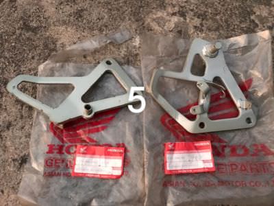NOS HONDA NS150 NSR150R HOLDER, LH+RH STEP P/N 50600-KW6-900