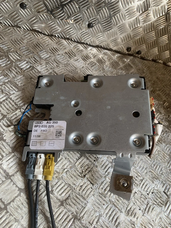 Gen Audi A3 8P Aerial Amplifier Booster 2003 - 2009 - 8P3 035 225 / 8P3035225 — 第 2/3 张图片