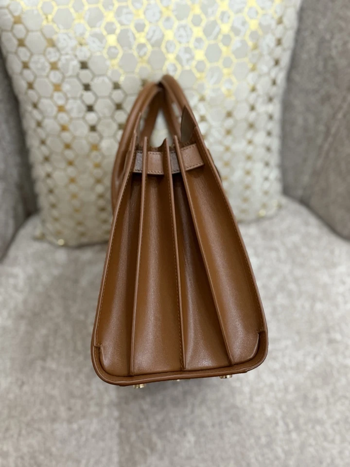 Saint Laurent SAC DE JOUR EN CUERO LISO - PEQUEÑO Marrón Foto 4 de 4