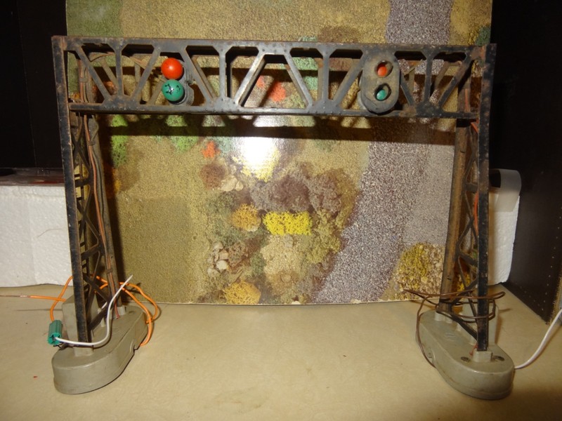 VINTAGE (1952-58) LIONEL 450 SIGNAL BRIDGE- O/O27