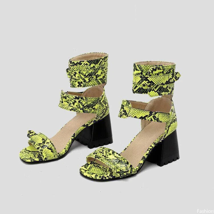 Sandalias para mujer con correas de cuero sintético punta abierta tacones en bloque zapatos con patrón de serpiente talla Foto 4 de 4