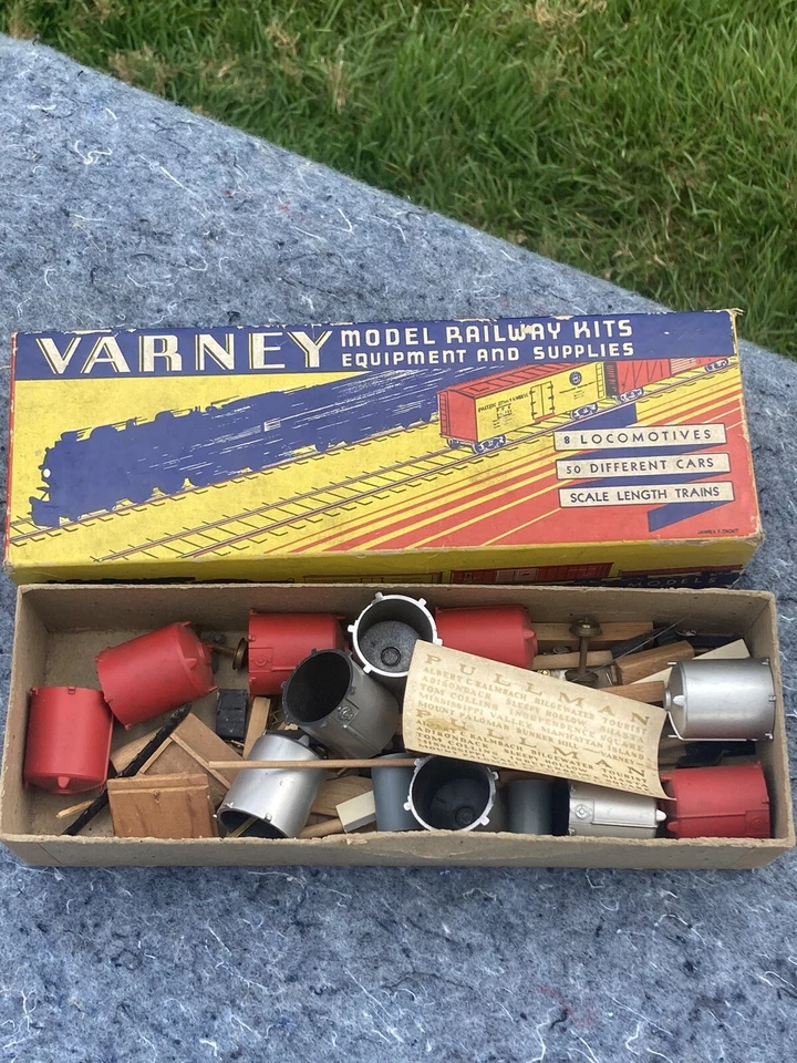 Caixa de trem modelo Varney vintage com acessórios mistos de trem - Imagem 3 de 4