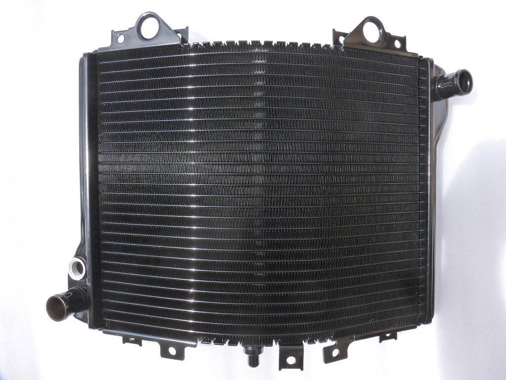Radiateur ZZR 1100 pour remplacer la piece d'origine defectueuse de 1990 a 2002