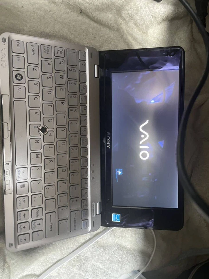 SONY VAIO PC Laptop Notebook type P 8 inch VGN-P90HS RAM 2GB SSD 64GB Win Vista - Image 3 of 4