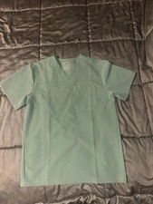 Women’s figs, light, green, scrub, top size small and excellent condition