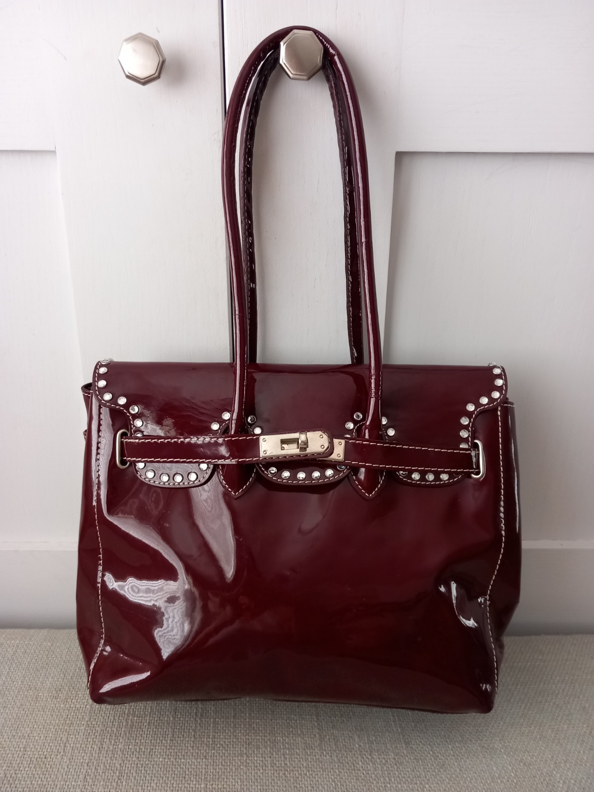 Bolso de Hombro Vintage Ellepi Italia Borgoña Charol Cristal Tachuelas Agarre