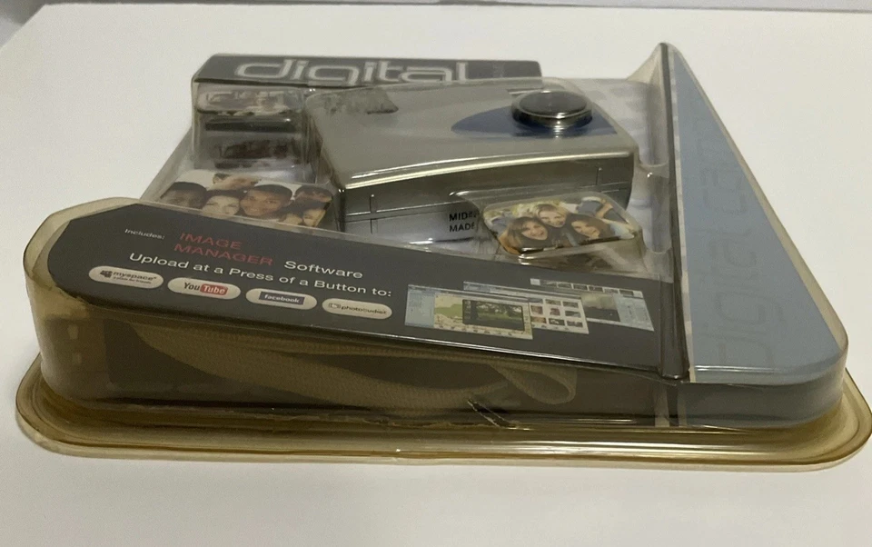 Sakar 91379 VGA Point & Shoot 0.3 MP Digital Camera - Silver /Black New Open Box - Image 4 of 4