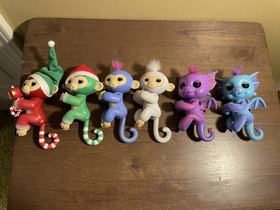 Fingerlings Lot, 2 Christmas Monkeys/baby, 2 Monkeys, 2 Dragons, and Playlet