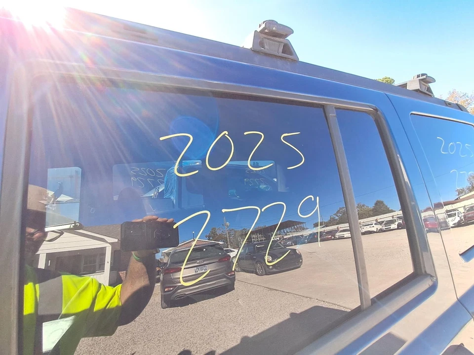 Used Front Right Door Assembly Front fits: 2009 Jeep Commander Front Right Grade Foto 3 de 4