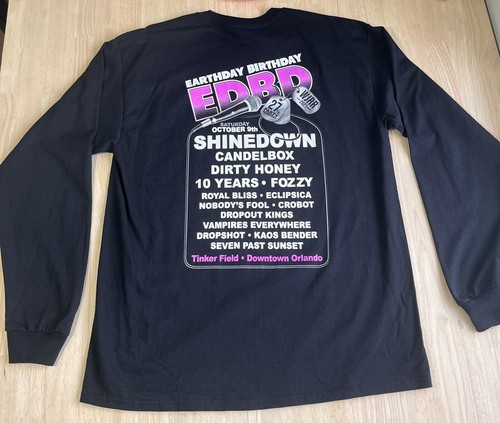 (LG) 2021 Día de la Tierra Cumpleaños CONCIERTO Camisa Negra MANGA LARGA Camiseta BRILLO NUEVA SIN ETIQUETAS - Imagen 5 de 8