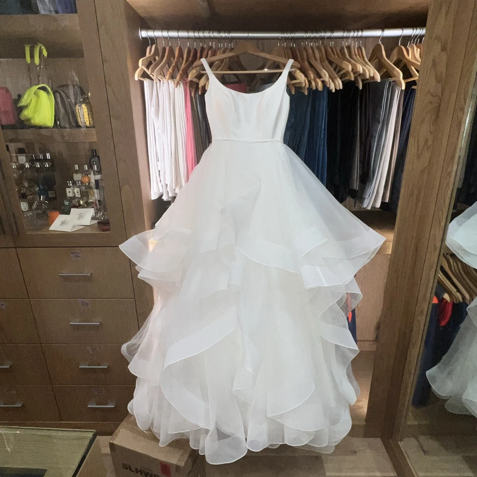 Vestido Martín Thornburg Fontana + Crinolina Foto 2 de 4