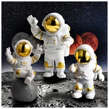 WINUSD 3Pcs Gold Astronaut Figures Decor Set, Spaceman Ornament Mirror Figurine