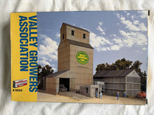 Walthers 933-3251 N Scale Valley Growers Asso...
