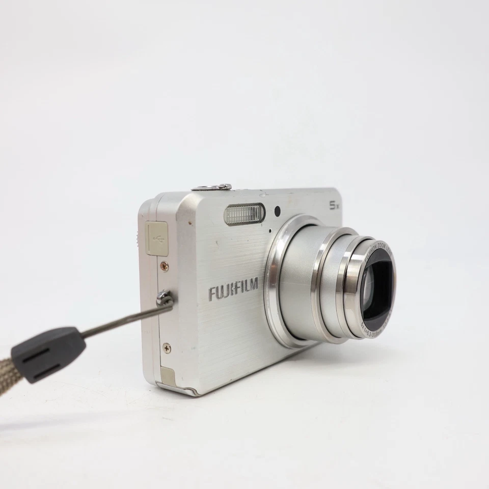 Fujifilm Digital Camera FinePix J100 10.0MP Silver - DOESNT TURN ON, photo 4 of 5