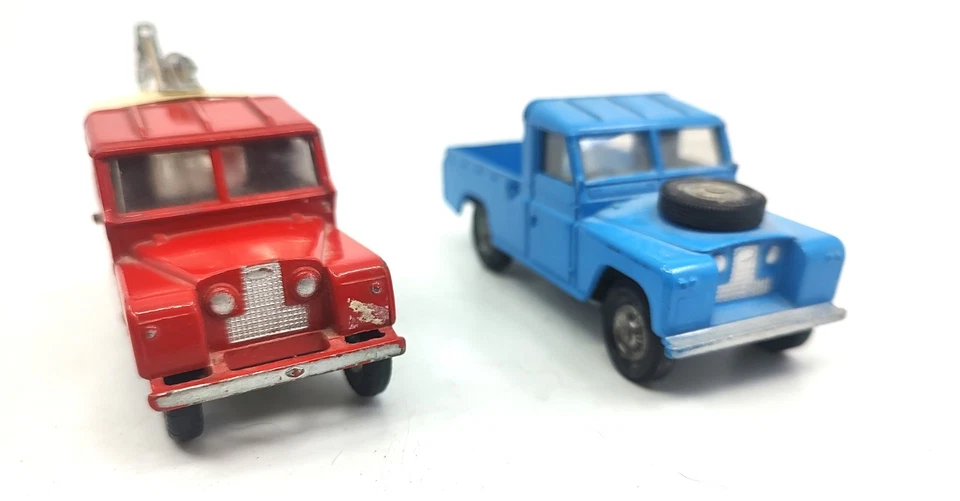 Lot of 2 Corgi Toys - Land Rover 109 WB Breakdown Service & Blue trucks - Image 2 of 4