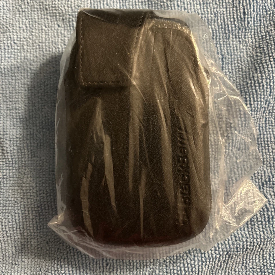 Genuine Blackberry Leather Holster Pouch Case, Magnetic Flap, Swiv Belt Clip NEW - Image 3 of 4