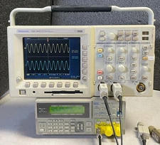 Tektronix TDS3052 2 CH DPO Oscilloscope 500MHz 5GSa/s, TRG FFT