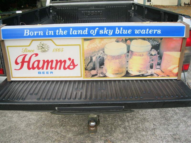 VINTAGE HAMM'S BEER LIGHTED SIGN  BORN IN THE LAND OF THE SKY BLUE WATERS  WORKS