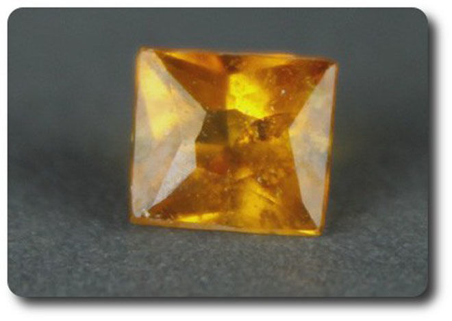 Clinohumite orange de Tanzanie 0.17 cts pierre précieuse pour bague sur mesure élégante