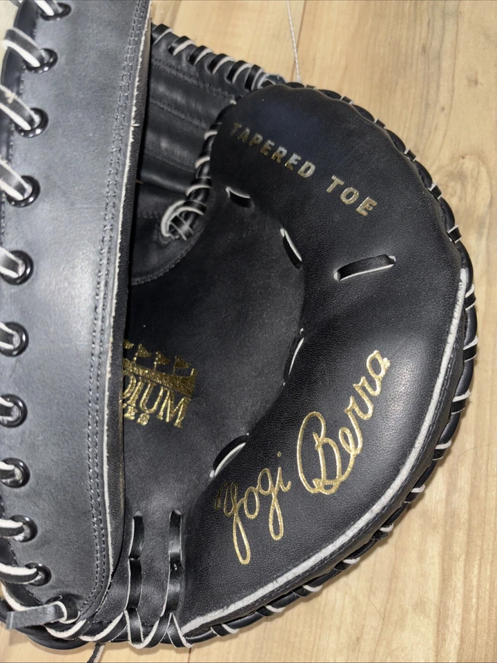 Spalding Leather Yogi Berra Autographed Stadium Series Catchers Mitt 42-085 NEW - Image 4 of 4