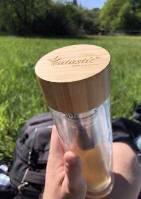 Teatastic  Bottle2Go Teeflasche aus Glas mit Sieb Tea to Go Trinkflasche OVP