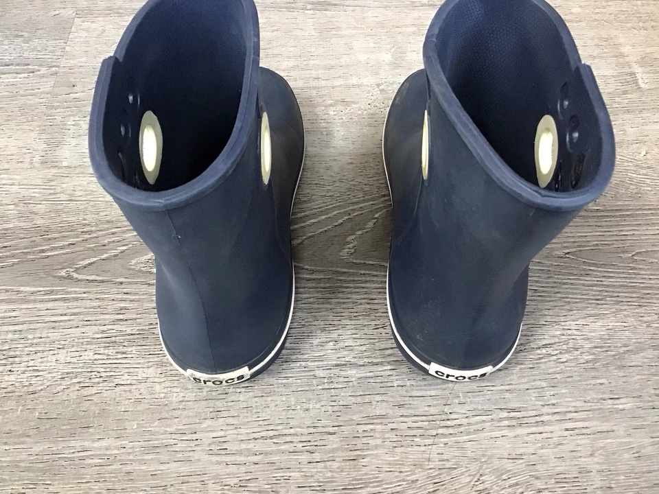 Botas de chuva CROCS Jaunt shorty pull-on impermeáveis 15769 sapatos femininos 7 azul marinho - Imagem 3 de 4