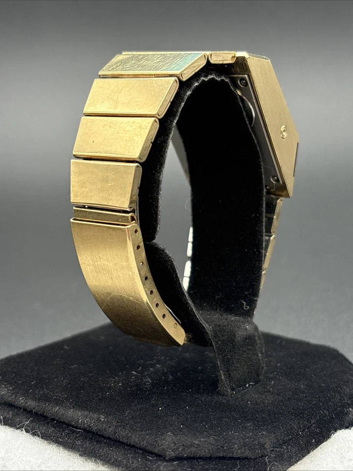 Reloj Pulsera Vintage 1976 Bulova Computron Hombre Digital LED Tono Dorado - Leer Foto 3 de 4