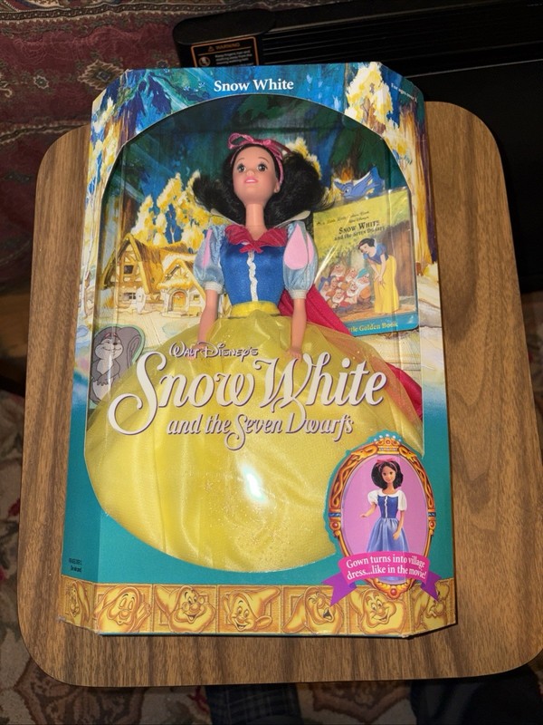 Snow White Doll 1992 Mattel # 7783 with Mini Little Golden Book