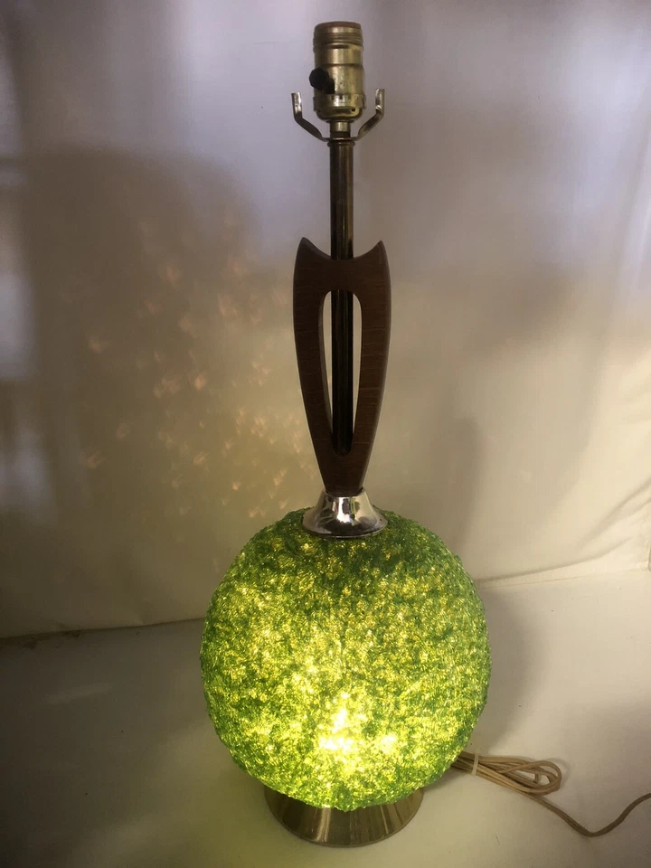 Lámpara de mesa de espagueti verde moderna vintage hilada Lucite mediados de siglo exhibición EE. UU. Foto 2 de 4