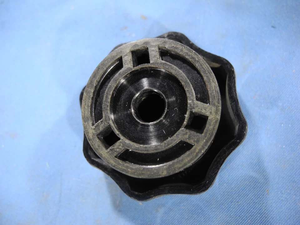 CHICAGO DAKA-WARE 1-5/8" FLUTED  VINTAGE RADIO DIAL KNOB 1PC (FREE SHIPPING!) - Image 3 of 4