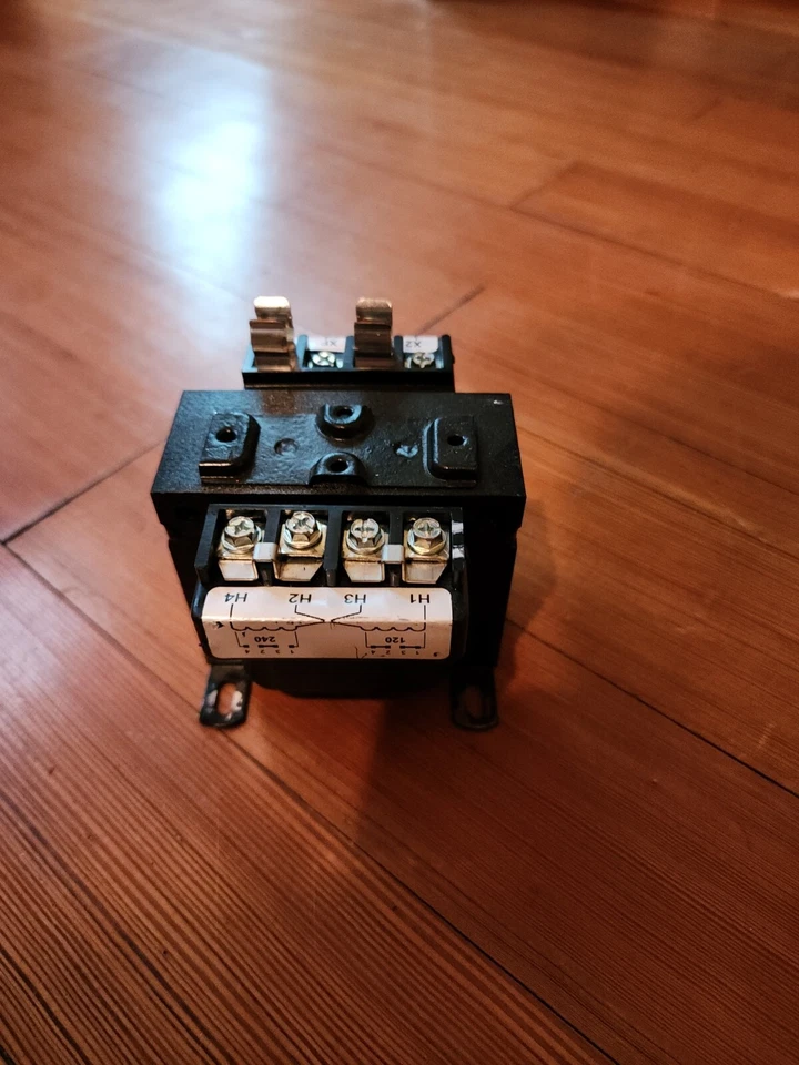 Eaton C0100E1B Control Transformers 240V 50/60Hz EA 100VA - Imagem 4 de 4