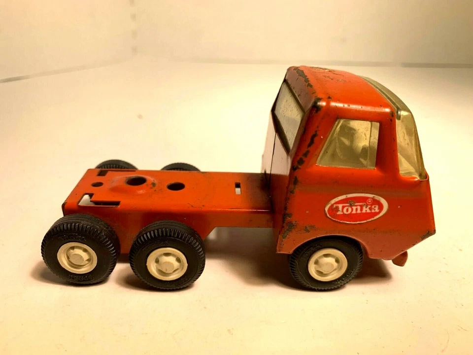 Vintage Tonka  Minnie Tractor  Pressed Steel  - Image 4 of 4