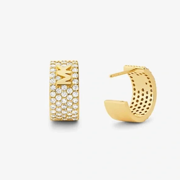 Mini brincos de argola folheados a metal precioso Michael Kors logotipo pavê. - Imagem 2 de 4