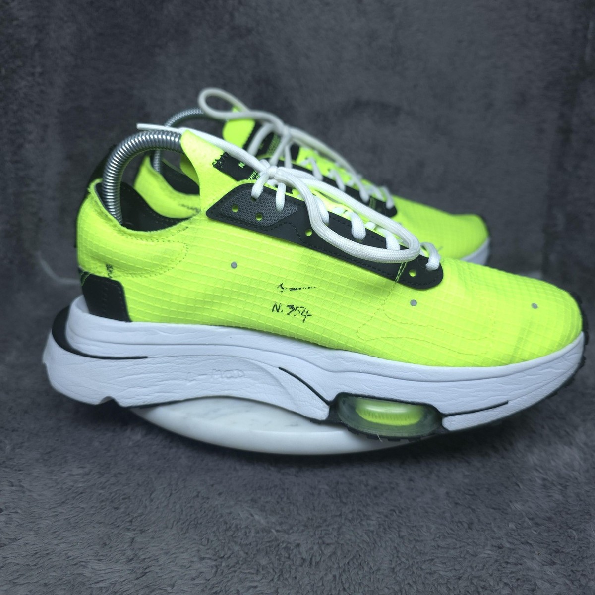 Nike Air Zoom Type Volt Shoes Mens Size 7 Yellow Low Top Sneakers