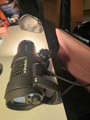 Profoto D2 500WS AirTTL Monolight with Case; sparingly used
