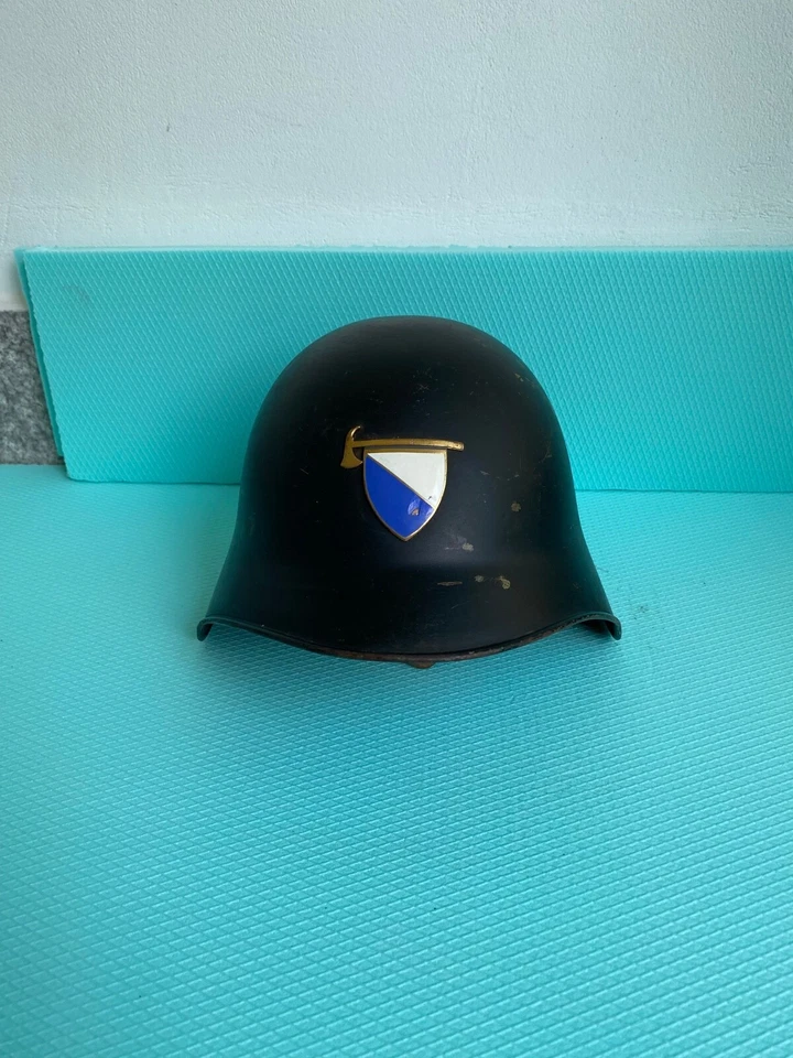 Hermoso y raro casco suizo vintage Segunda Guerra Mundial Ejército Militar - Imagen 2 de 4