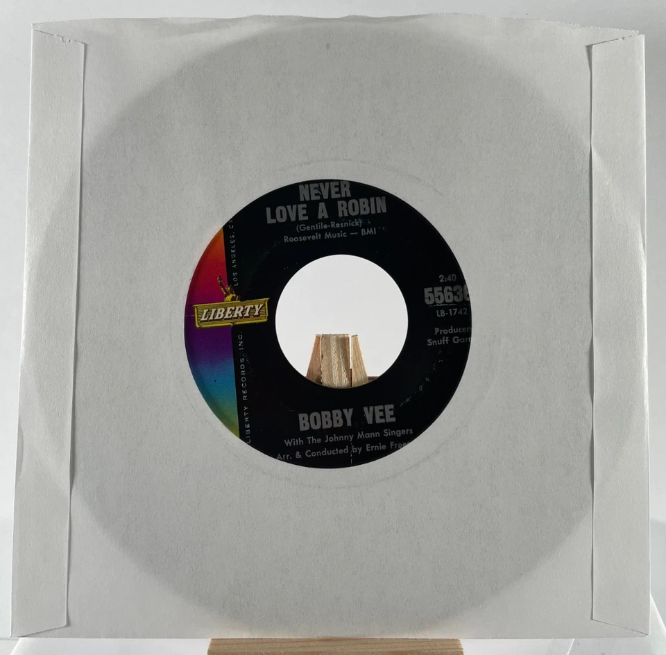 BOBBY VEE - YESTERDAY AND YOU / NEVER LOVE A ROBIN—VG+ - Image 4 of 4