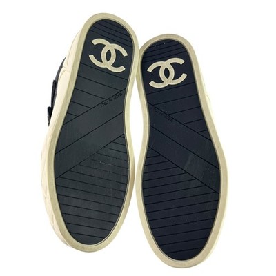 CHANEL COCO Mark White & Black Leather Low Top Sneakers 37.5 - 7.5