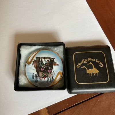 P. Buckley Moss Society ''Christmas Card'' membership pin or brooch