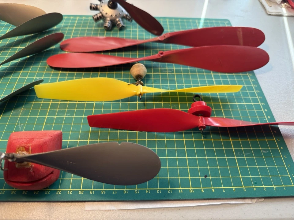Lote de 10 hélices de maqueta de avión para maqueta de avión accionada por goma Foto 3 de 4