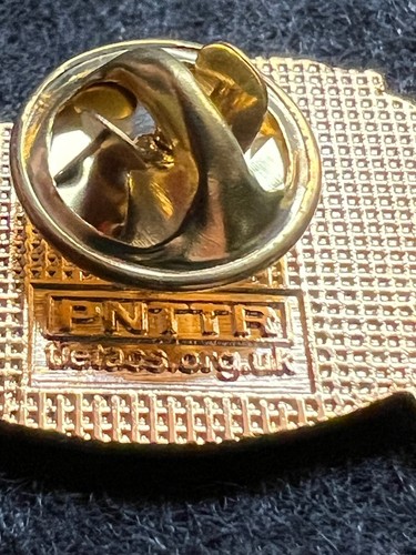 PSNI WATER CANNON POLICE SERVICE NORTHERN IRELAND PNTTR PIN BADGE - Imagen 2 de 4