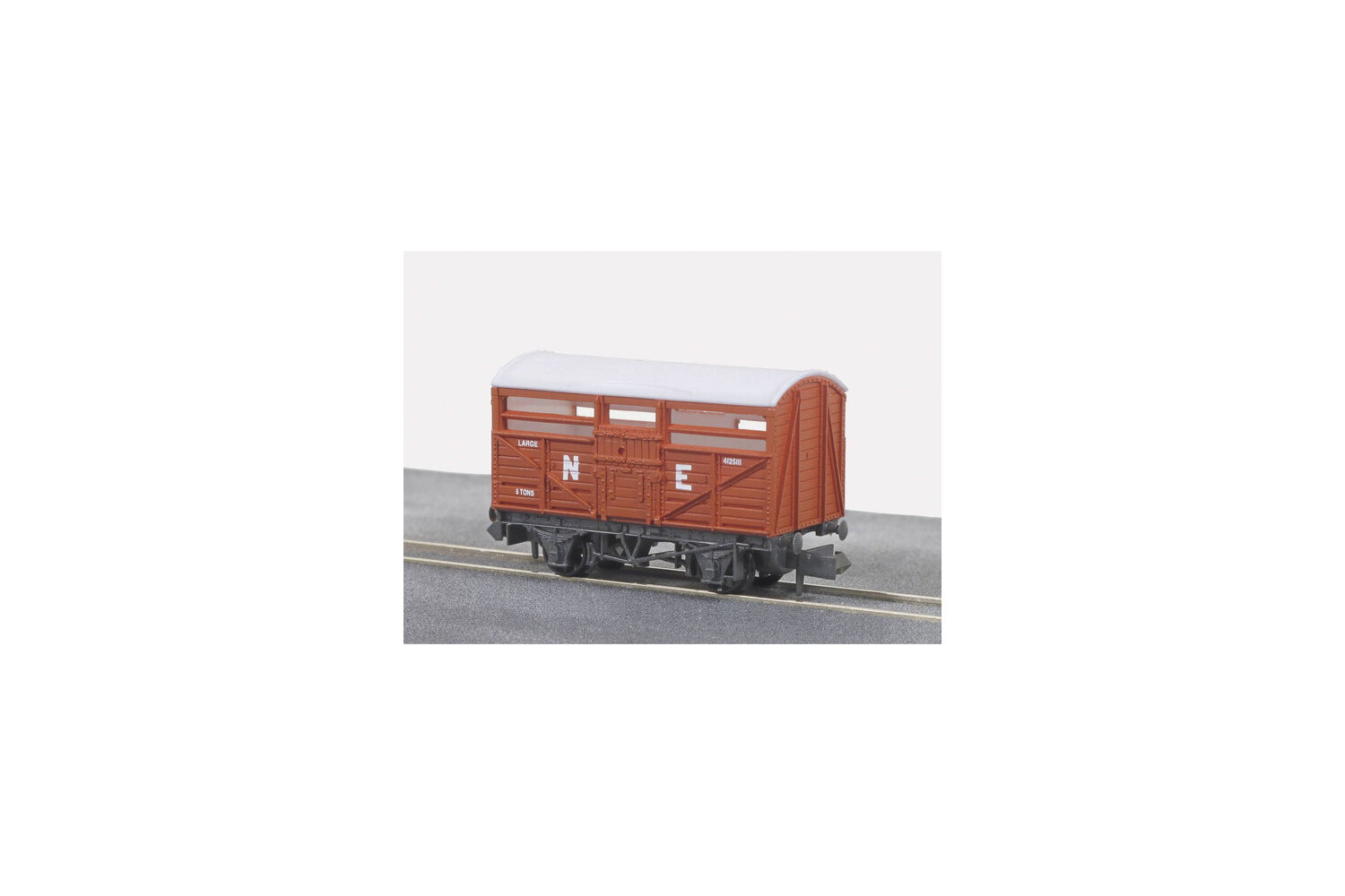Peco NR-45E N Gauge Cattle Van LNER Bauxite