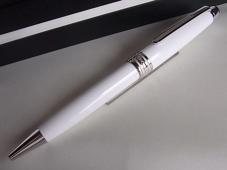 Montblanc Meisterstück Ballpoint Pen - Solitaire White - Platinum