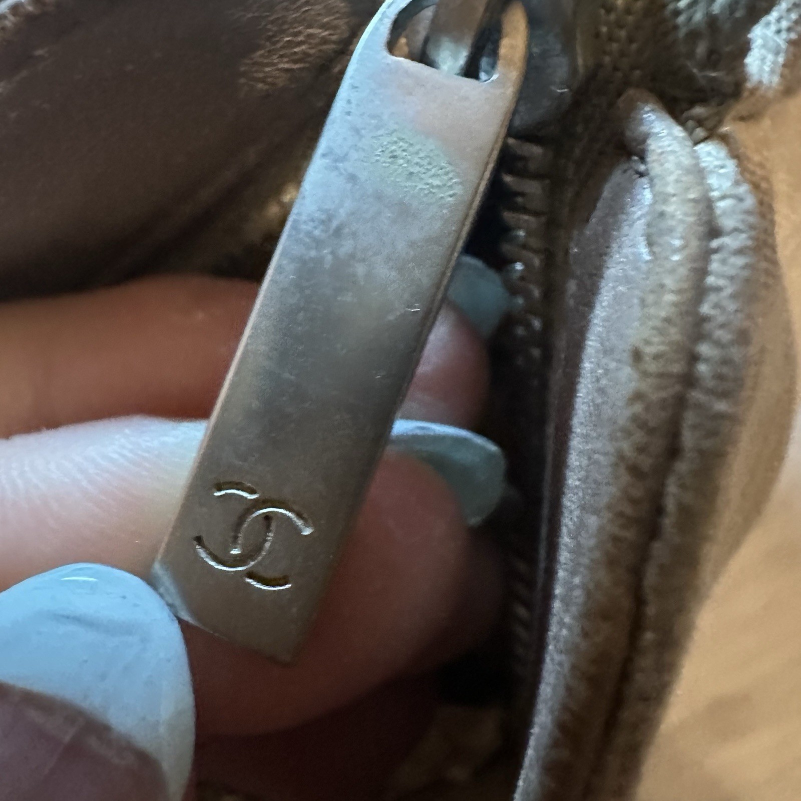 CHANEL 100% AUTHENTIC Beige Grid Pattern Travel L… - image 14